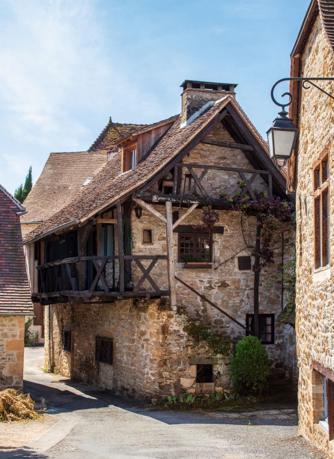 Rotting timber in old buildings and how to prevent it. Lime vs. cement